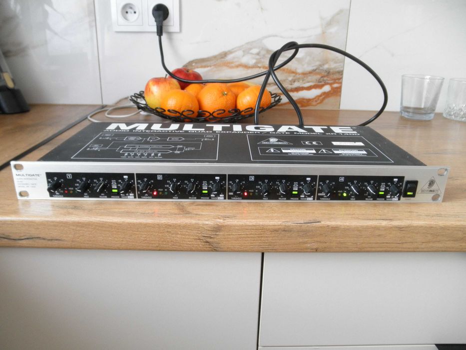 Behringer MIC 2200 Ultragain Pro. Preamplifier. Przedwzmacniacz.
