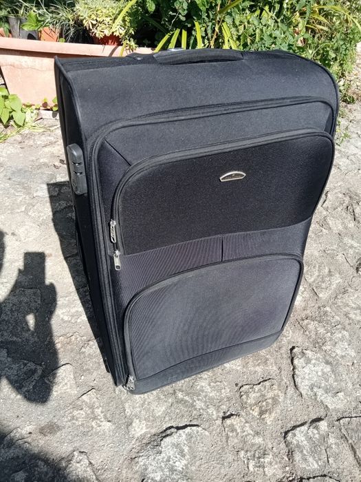 Vendo mala de viagem de porão das grandes.