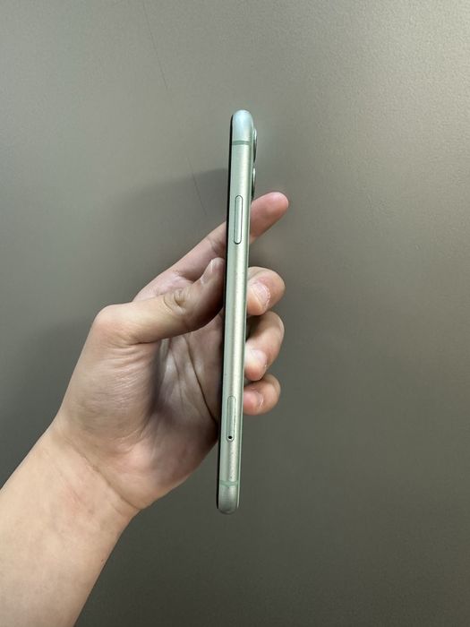 Продам Айфон 11 128