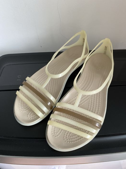 Sandały Crocs Isabella w kolorze Oyster/Walnut r. 39/40 W9