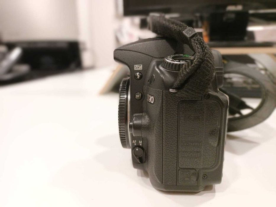 Nikon D90 + Objetiva AF-S 18-200mm VR + Acessórios em Excelente estado