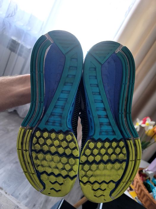 Продам фірмові кросівки Nike Air Zoom  Structure 19