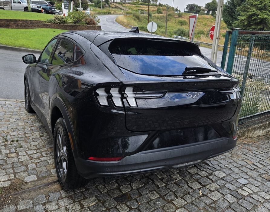 Ford mustang mach e  29000km iva dedutivel