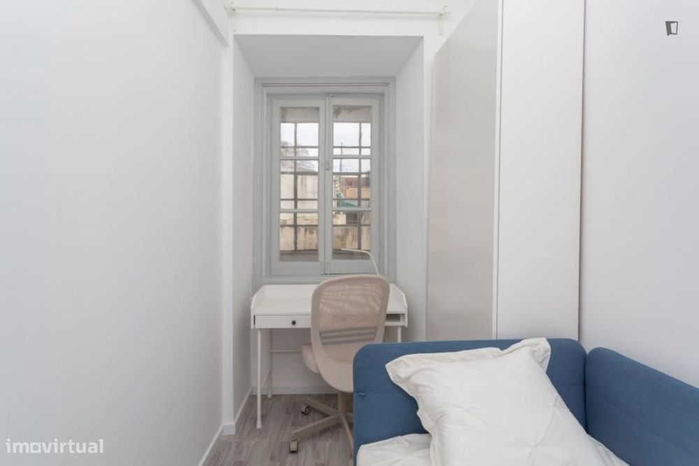 Apartamento com 5 quartos - localizado em Anjos Lisbon