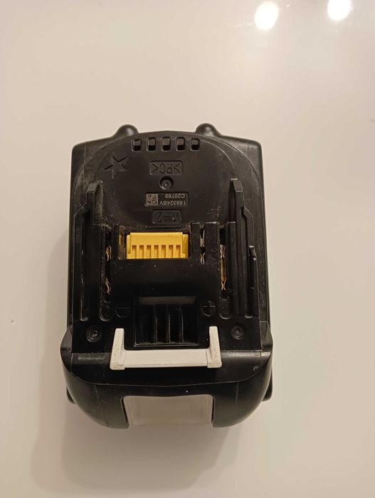 Makita 4.0Ah, 18 V .Akumulator bateria  do wkrętarki , mało używany