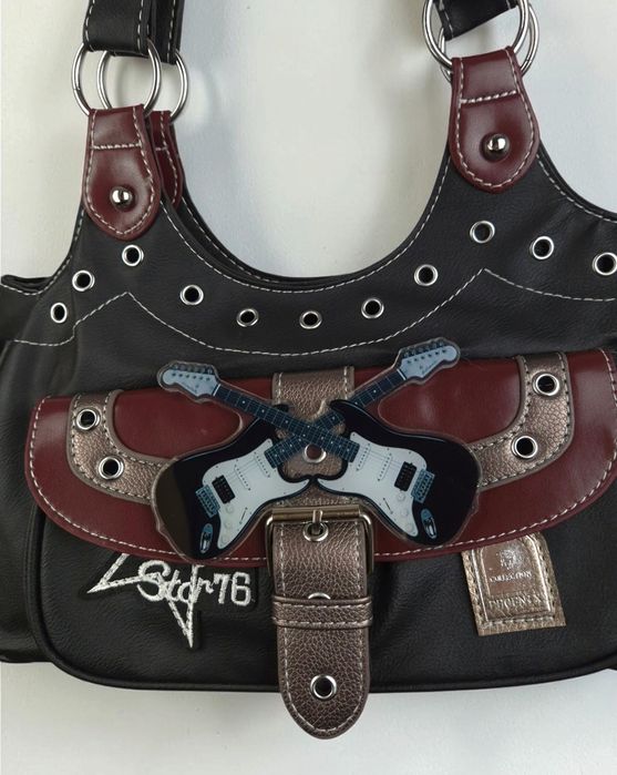 Czarna torebka na ramię z gitarami gitary alternative y2k