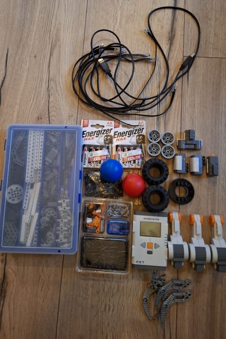 LEGO Mindstorms NXT 8527 (2006)