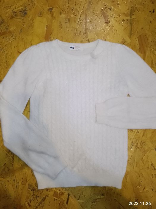 Продам светрики на 6-7 років на зріст 123-128 см,