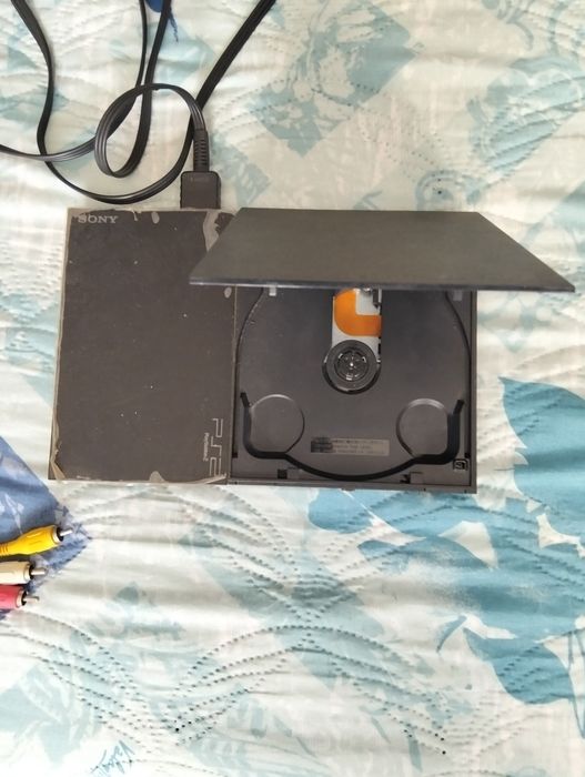 Vendo PS2 usada e em bom estado
