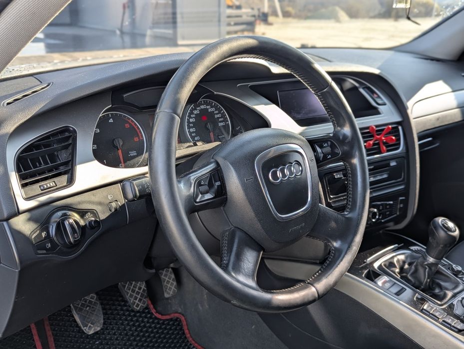 Audi a4 b8 2008  2.0 диз/мех