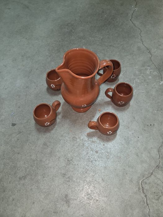 6 Clay Mugs + 1 Pitcher – €6 | Vialonga
