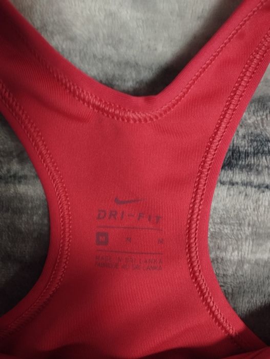 Спортивний топ Nike Dri-FIT