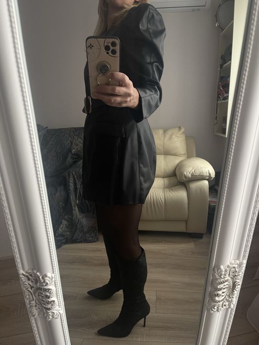 Платье из экокожи Zara, размер М.