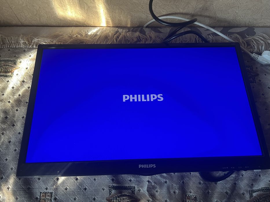 Монітор с динаміком Philips 243v5q 24"
