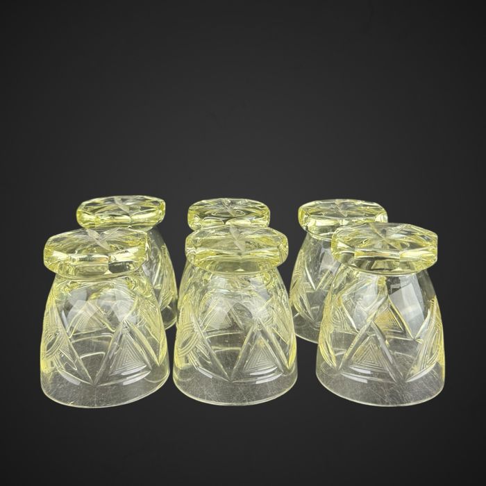 Kryształowe kieliszki do wódki likieru żółte szlif B51/051502