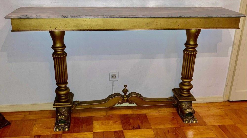 Aparador talha dourada e mármore