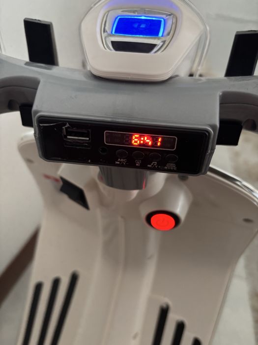 Vespa de criança 3-6 quase nova
