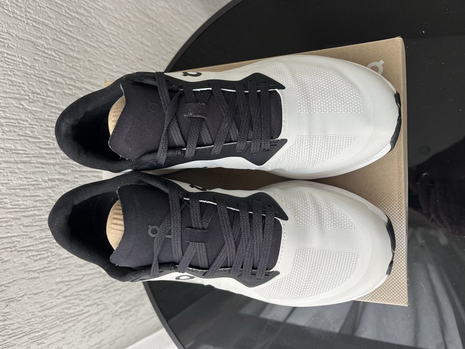 Кросівки On Cloudzone 27.5см