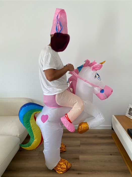 Fato de Unicórnio insuflável