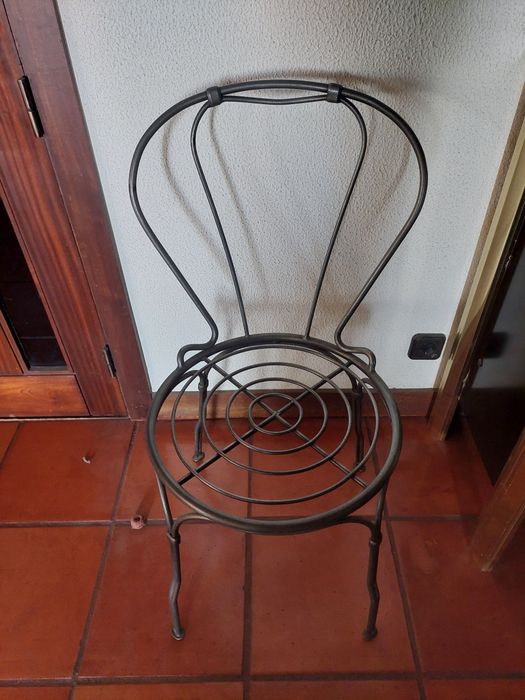 Mesa de jantar, cadeiras e consola