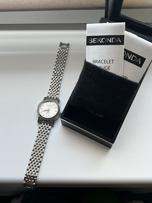 Жіночі круглі наручні годинник Sekonda