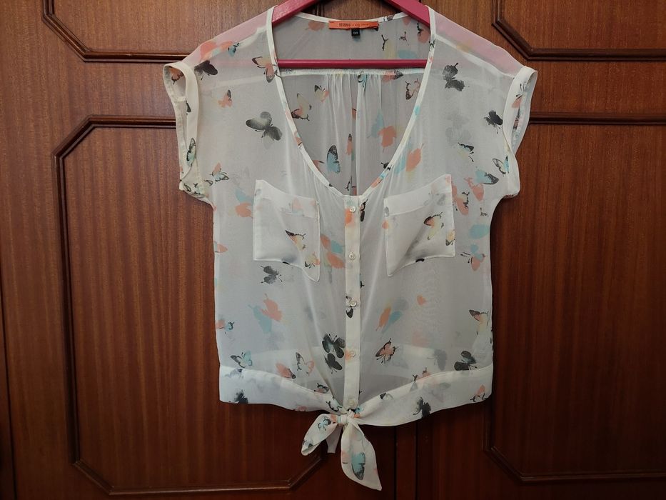 Blusa Bershka com borboletas