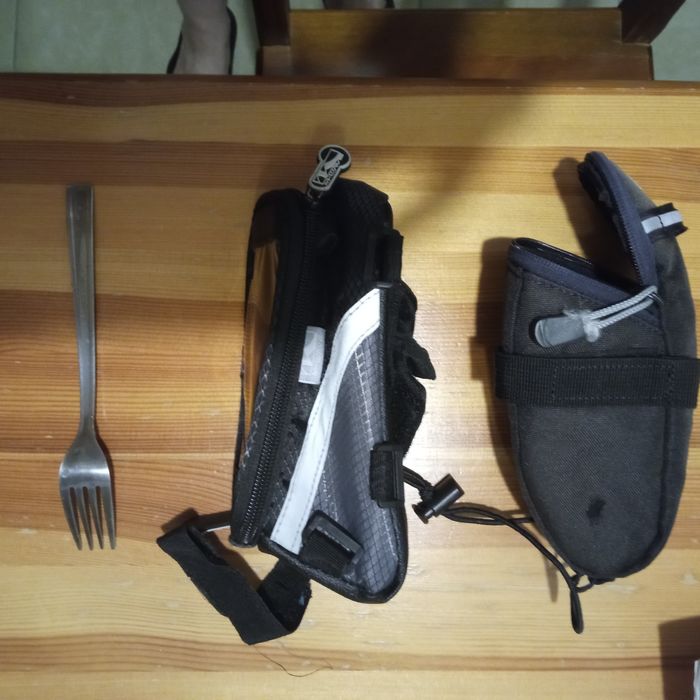 Torba podsiodlowa, pokrowiec, ksiązki o kolarstwie