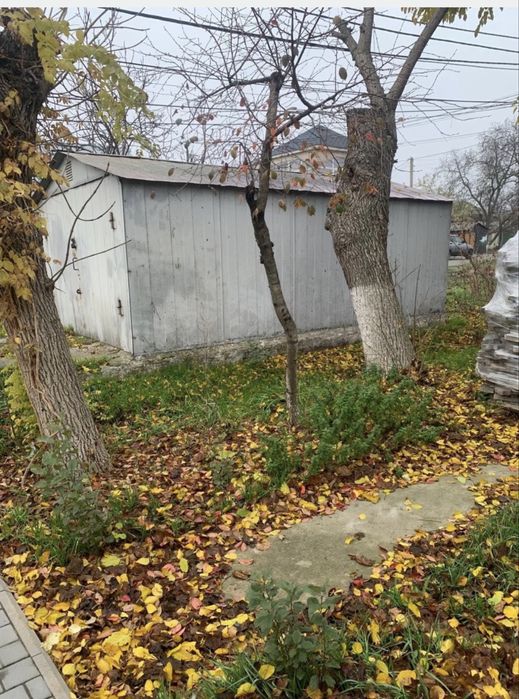 Продам дом в центре города Николаева. Дом 43м2, участок возле дома 0,01 сотки. 2 гаража, подвал. Транспортная розвязка во все концы города.