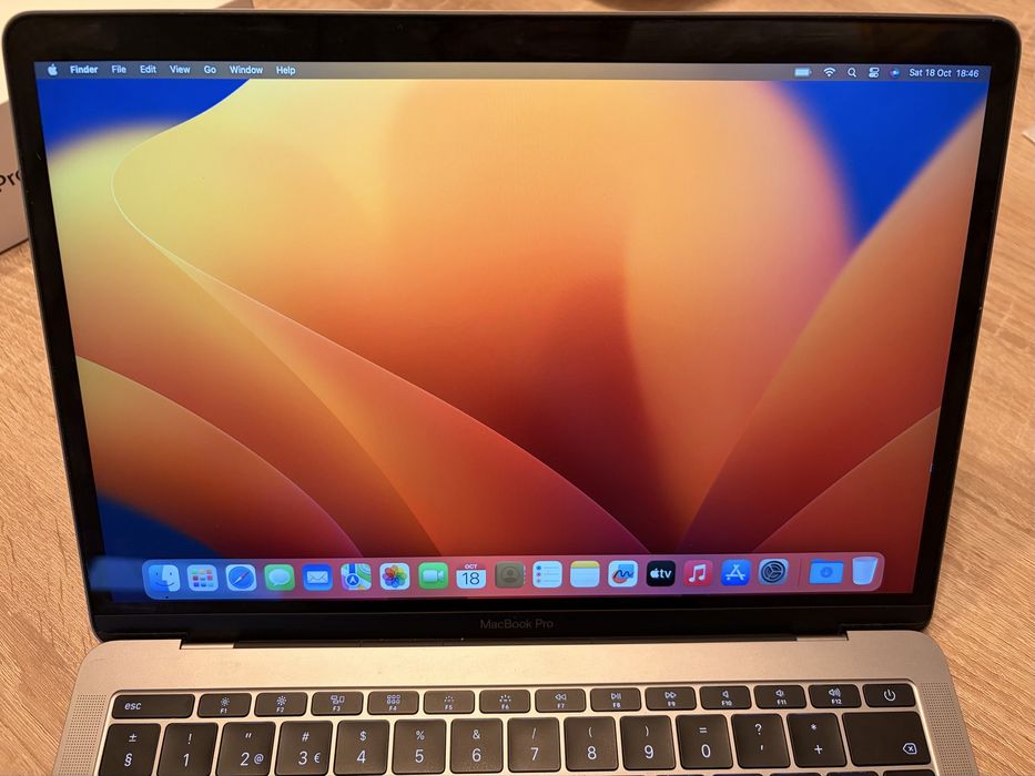 MacBook Pro 13" Intel i564752396703106121