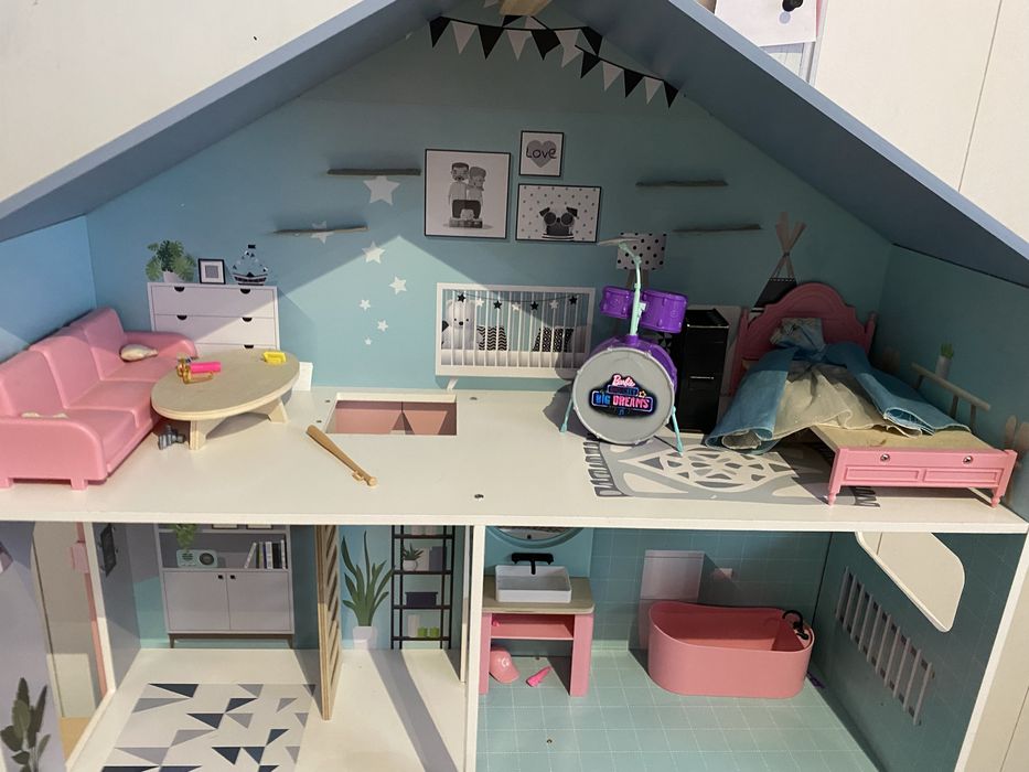 Duzy drewniany domek dla lalek