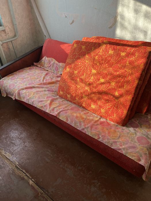 Бесплатно  диван , кровать, шкаф, ванна, раковина. Самовывоз, центр.