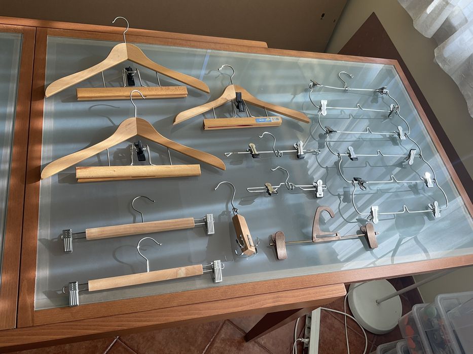 Cabides Madeira Saias calcas e Vestidos senhora