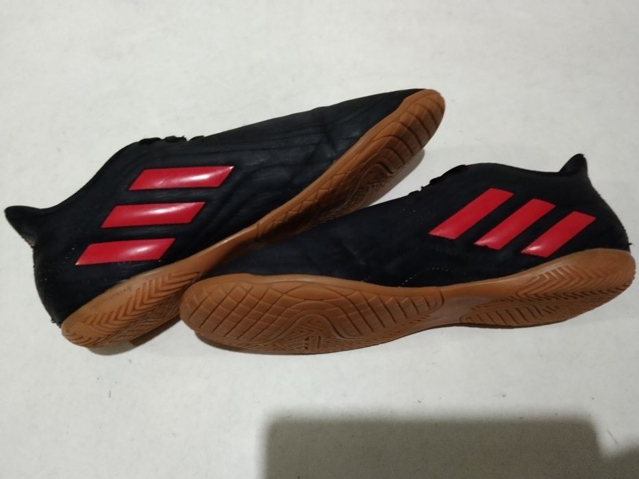 Halówki piłkarskie ADIDAS rozmiar 38 super stan