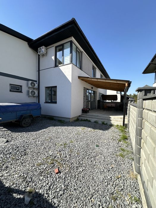 Продам сучасний котедж з гаражем і ремонтом