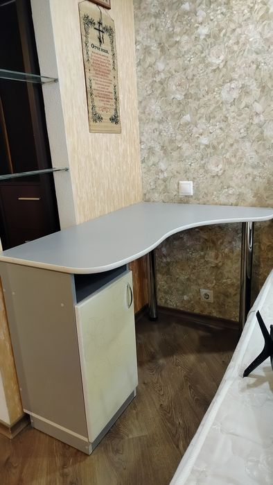 Продам комп'ютерний стіл