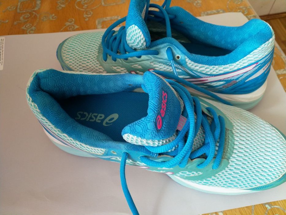 Продам кросівки ASICS 38 розмір