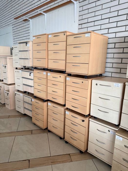 РОЗПРОДАЖ тумб, шаф, стелажів та офісних меблів велика кількість