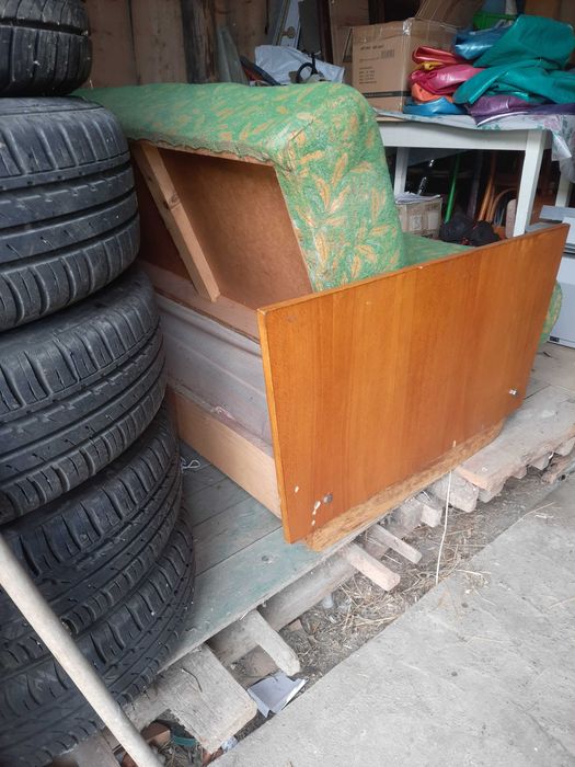 Диван розкладний новий ретро.