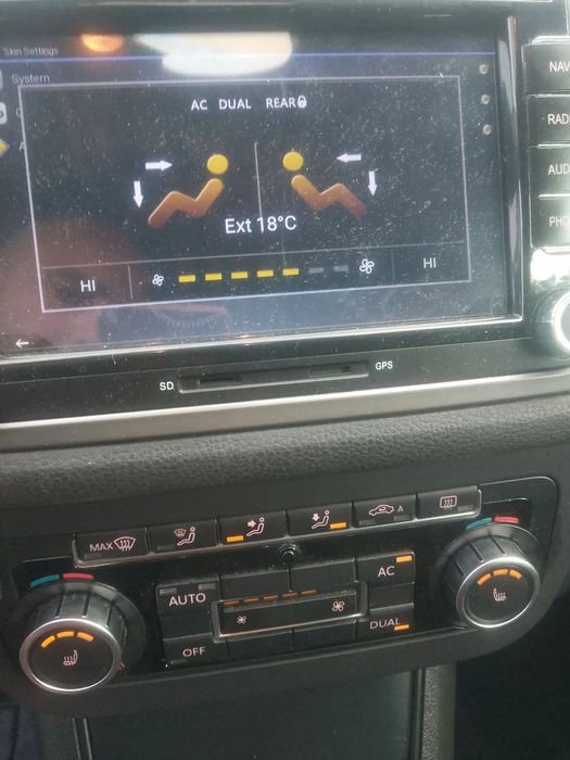 Volkswagen Tiguan 4x4  2.0 TDI 170koni Manual Grzane fotele