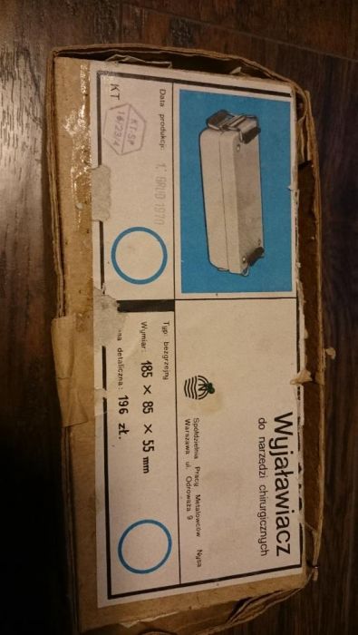 Wyjaławiacz do narzędzi chirurgicznych bezgrzejny