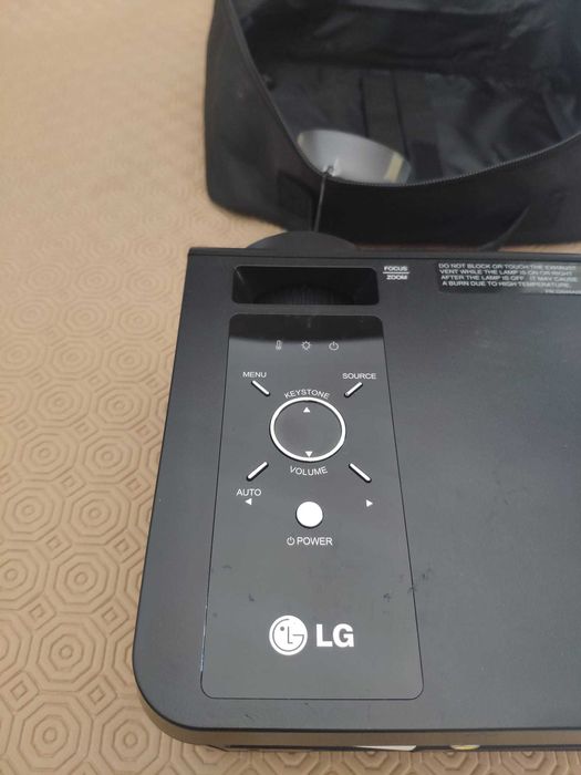 Projetor LG XGA portátil BX324-SD