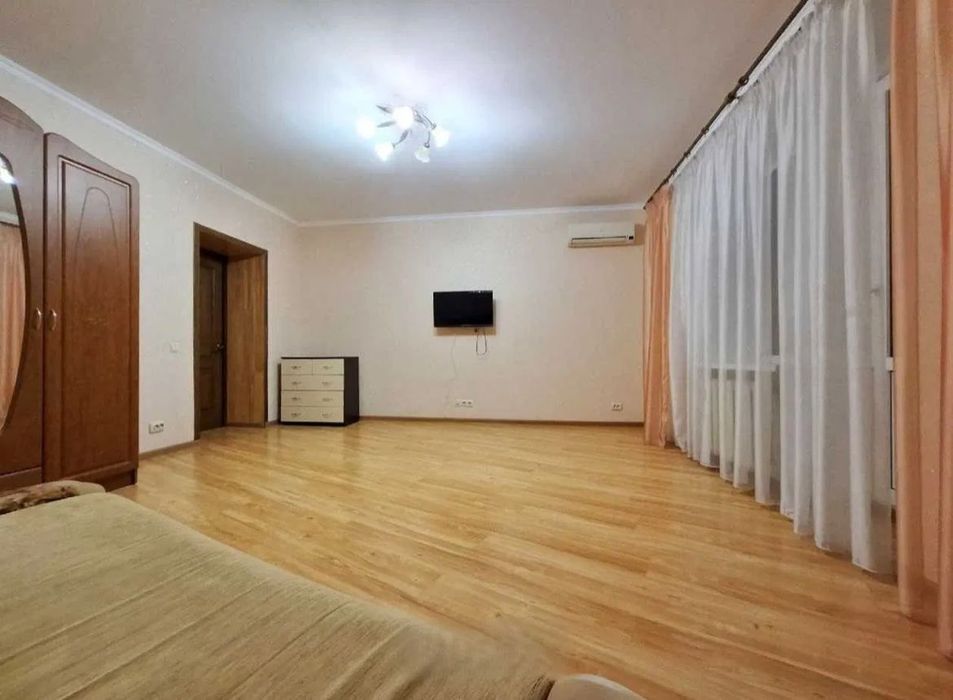 Оренда.3-х кімнатна квартира 15000 метро Позняки вул.Ани Ахматової.31