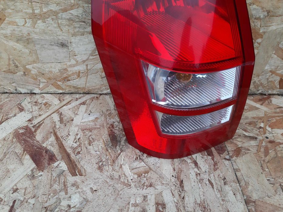 Lampa tylna Dodge Magnum Chrysler 300c kombi oryginał LH