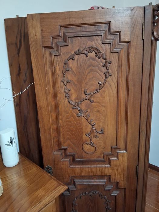 Guarda Fatos Completo em Madeira