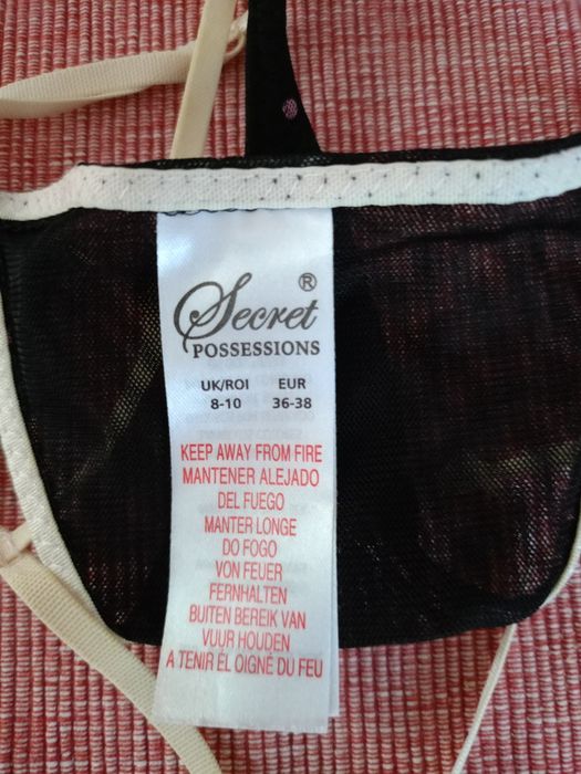 Stringi-trojkat w kropki.