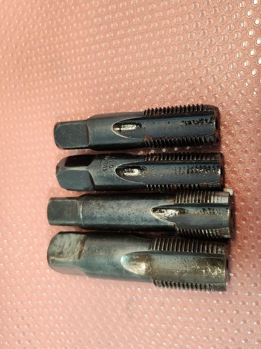 Stare narzędzia warsztatowe gwintowniki 4 sztuki