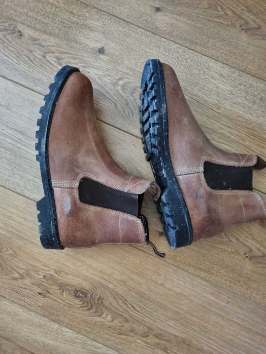 Botas de homem novas de cabedal