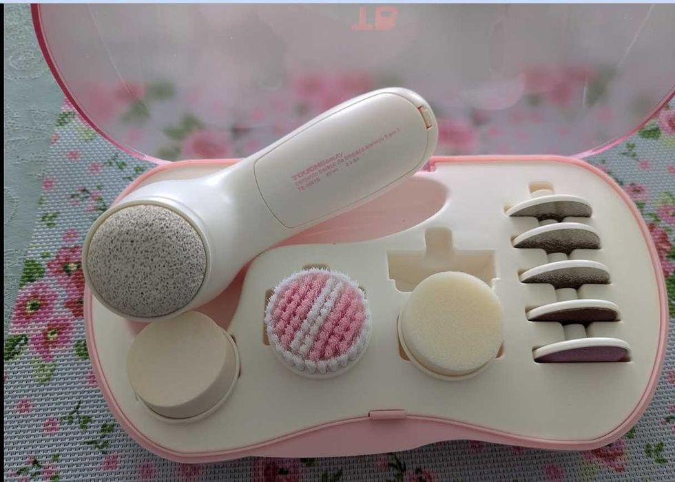 kit de Beleza e Limpeza Eléctrico 9 em 1 - Unhas e Pele - Novo