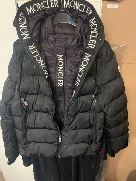 Торг!Пуховик Moncler в поношеном состоянии! Шарф в подарок!!