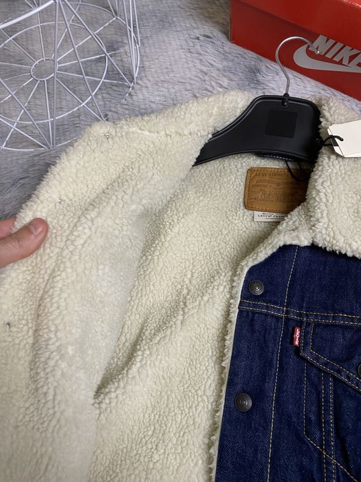 Продам мужская Sherpa Levis